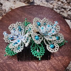 HANDMADE Elegant Pearl and Bead Hair Comb